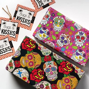 Papier cadeau personnalisé écologique avec motifs de têtes de mort en sucre, design floral violet, papier d'art couché double face, impression numérique - Product Image 3