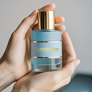 Botella de spray de perfume con forma de cilindro de crimpado negro personalizado 30ml 50ml botella de perfume de vidrio vacía de lujo con tapa dorada - Product Image 2