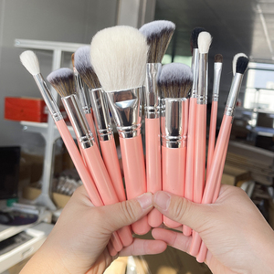 DailyQueen pinceaux de maquillage de fond de teint plat de luxe de haute qualité marque célèbre avec échantillon gratuit cheveux naturels et <span class=keywords><strong>utilisation</strong></span> des yeux - Product Image 5