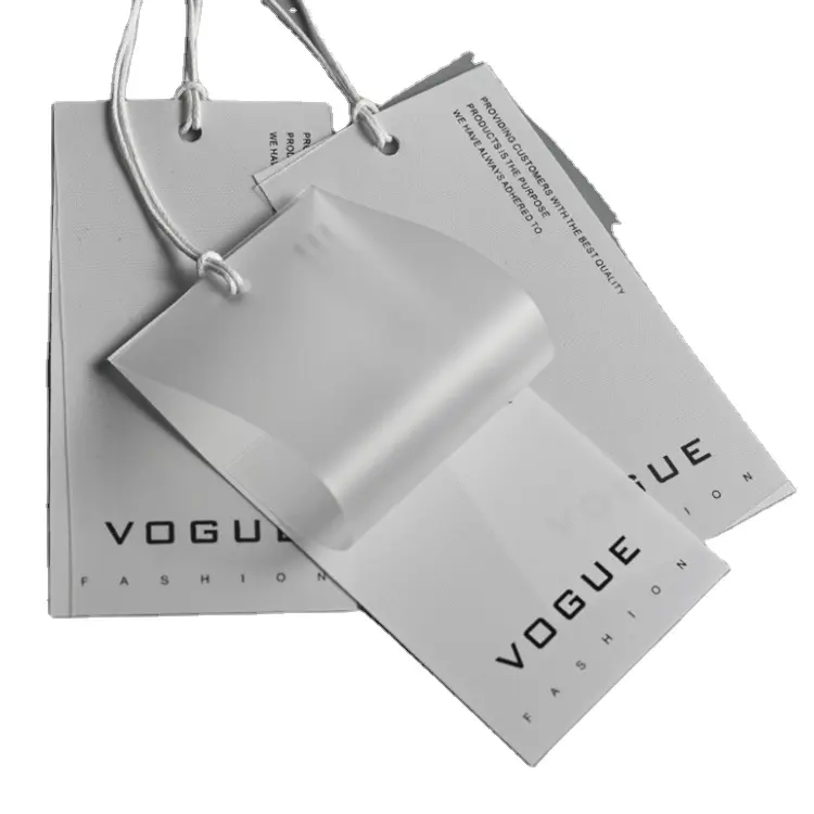 Etiquetas de PVC finas personalizadas para ropa Etiqueta NFC a prueba de agua con pegamento suave esmerilado en ropa Etiqueta de precio de moda simple plástico transparente