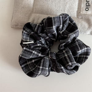 ยางรัดผมลายสก็อตสไตล์นักศึกษาแฟชั่นสำหรับผู้หญิงขายส่ง แบบนุ่มพิเศษสำหรับมัดผมหางม้า ตกแต่งทรงผม - Product Image 5