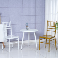 Chaises de mariage en gros : Chaises Chiavari blanches longues à dossier croisé en métal pour mariages, fournisseur chinois