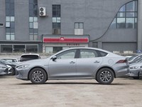 BYD Qin PLUS DM-i 2023 Hybride Rechargeable 55KM Édition Champion Prolongateur d'autonomie Automatique Cuir R16 Berline Voitures d'occasion