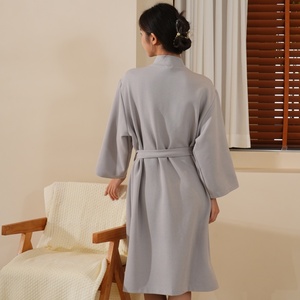 <span class=keywords><strong>Accappatoio</strong></span> <span class=keywords><strong>Grigio</strong></span> Morbido e Leggero in Tessuto Waffle per Hotel e Spa, Lungo per <span class=keywords><strong>Uomo</strong></span> e Donna, Abbigliamento da Notte - Product Image 2