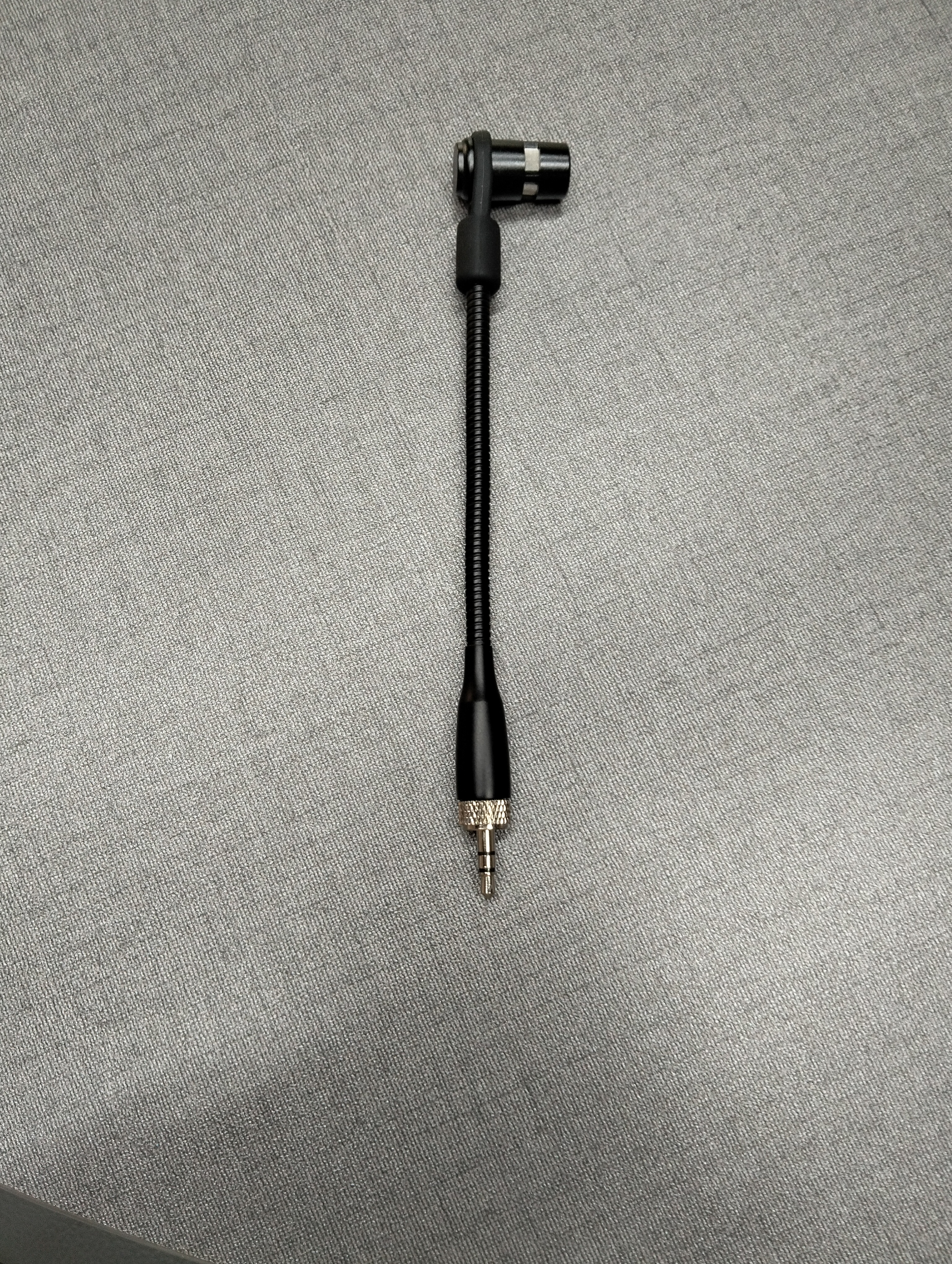 B10B   Conector Hembra de 3.5mm (negro)