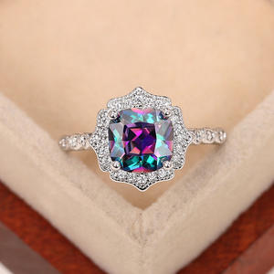 Anello di Fidanzamento Q145 in Argento per Donna con Diamante Sintetico Taglio Asscher e Diamanti Laterali - Product Image 2