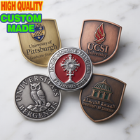 Badges métalliques personnalisés à clipser, broche 3D mascotte, emblème universitaire, pour toque de remise de diplôme, cadeau souvenir pour anciens étudiants à maintien sûr