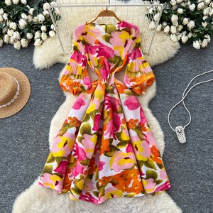 Robe plissée chic à manches bouffantes et imprimé vintage, cintrée à la taille, pour femme - Vente en gros fabricant - Product Image 4