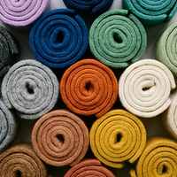 Rouleau de feutre non tissé 100 % polyester aiguilleté, coloré et assorti, doux, brossé, suédé, résistant à l'abrasion et à l'huile, personnalisable