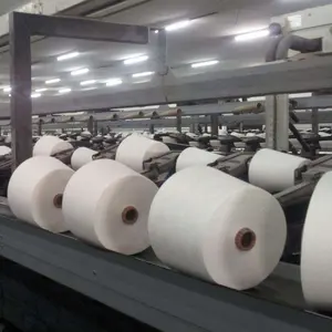 중국 원사 색상 32S 양말 뜨개질을위한 링 회전 폴리 에스테르 원사 뜨개질 양말