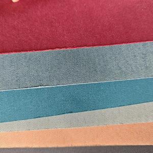Tissu polyester cationique teint bicolore 300D de qualité stable, matière première professionnelle, hydrofuge et résistant aux déchirures pour sacs à dos - Product Image 4