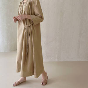 Robe simple, ample, cintrée, à manches trois-quarts, avec lacets, poches des deux côtés et ceinture - Product Image 6