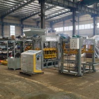 Machine automatique de formage de briques QT4-15 pour la production de blocs de pavage routier