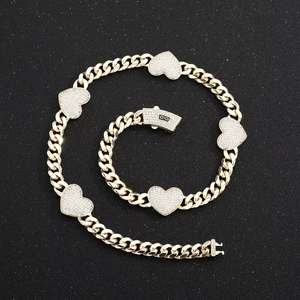 Collier en laiton plaqué or 14 carats avec chaîne cubaine à maillons et pendentif cœur en zircon pour mariages, fiançailles et anniversaires - Product Image 4