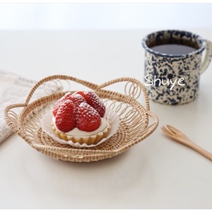 <span class=keywords><strong>Panier</strong></span> à fruits en rotin de style coréen fait main, <span class=keywords><strong>panier</strong></span> à pain et plateau à fruits tissés à la main en forme de pétale, accessoire de photographie populaire - Product Image 3