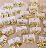 Clous d'Oreilles Personnalisés en Gros, Massifs Hypoallergéniques, Papillon Fleur, Acier Inoxydable Plaqué Or 18 Carats PVD, pour Femme