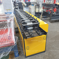Machine de formage à rouleaux en acier haute résistance pour les lames de porte à volets résistantes au vent, équipement de panneau de porte de type rail de guidage industriel