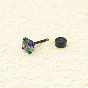 Labret en acier inoxydable noir avec zircone cubique arc-en-ciel |   Bijoux de piercing à filetage interne |   Piercing pour lèvre, oreille et nez - Product Image 2