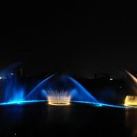 Fontaines d'eau flottantes décoratives d'extérieur avec musique dansante, élégante fontaine décorative d'extérieur