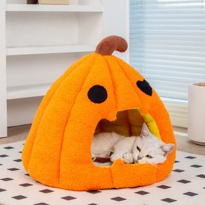 Cama Divertida para Mascotas con Diseño de Calabaza Navideña, Casa de Felpa Suave de Algodón PP, Cama de Lujo para Gatos y Animales Pequeños - Product Image 3