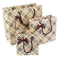 Sacs cadeaux en carton kraft recyclable de luxe avec poignée en ruban longueur main, motif à carreaux couleur chair, personnalisables