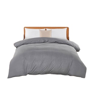 Ensemble de literie de luxe en polyester anti-acariens de haute qualité et confortable, 4 pièces - Product Image 1