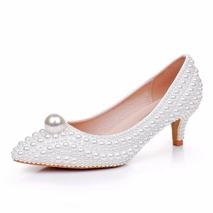<span class=keywords><strong>5</strong></span> <span class=keywords><strong>cm</strong></span> nouvelle tendance blanc <span class=keywords><strong>Beige</strong></span> luxe pompes chaussures de mariage pour mariée femmes mariée <span class=keywords><strong>talon</strong></span> aiguille bout fermé pompes avec perle - Product Image 1