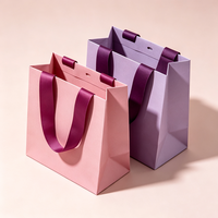 Sacs de shopping en papier kraft écologiques imprimés sur mesure avec logo laminé, sacs cadeaux de luxe pour boutiques de cosmétiques et de parfums
