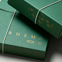 Boîte cadeau rigide vert foncé personnalisée pour bijoux, emballage en carton mat avec logo et fermeture à cordon en coton