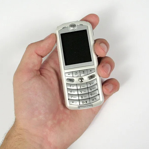 Le téléphone portable GSM classique débloqué le plus vendu pour Motorola <span class=keywords><strong>ROKR</strong></span> E1 - Product Image 1