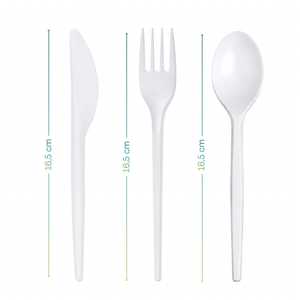 Set di posate in plastica bianca con forchetta, cucchiaio, coltello e tovagliolo per feste ed eventi - Product Image 2