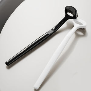 Hoge Kwaliteit Premium Orale Tong Schraper Met Roestvrij Staal & Siliconen Draagbaar Voor Thuisgebruik - Product Image 1
