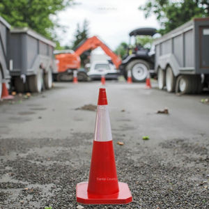 Lieferung 1 Meter Gummi-Straßen kegel mit LED-Licht rot lackiert 3m reflektieren der IP65-Schutz für die Verkehrs sicherheit im Freien - Product Image 3