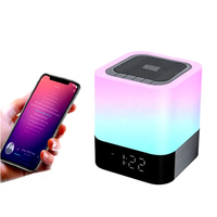Groothandel Dimbaar Multi-Color Veranderende Touch Sensor Bedlampje Mp3 Speler Draadloze Nachtverlichting Wekker Draadloze Speaker