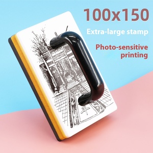 Timbre <span class=keywords><strong>de</strong></span> chapitre dégradé multicolore super grand timbre <span class=keywords><strong>de</strong></span> sceau photosensible pour carte postale/boîte en carton - Product Image 1