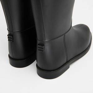 מותאם אישית צבע PVC מגפי נשים שחור גשם מגפי אור הברך גבוהה עמיד למים גבירותיי מגפיים - Product Image 6