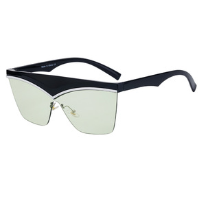 Lunettes de soleil de sport sur mesure à grande monture pour femmes, noires, polarisées UV400 Classe 2, style Instagram, croisées - Product Image 5