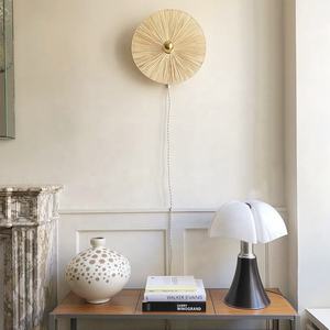 Natürliche Rattan-Handwerkskunst Bambus-Wandleuchte Innen Runde Rattan-Geflochtene Nachttisch-Hintergrundbeleuchtung für Wohnraumdekoration - Product Image 2