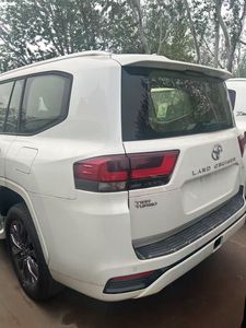 Land Cruiser 3500 2021, GXR 2022, roues de 20 pouces, maintenant disponibles à un prix exceptionnel - Product Image 5
