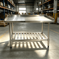 Table de travail de cuisine commerciale en acier inoxydable, équipement hôtelier avec rebord surélevé sur trois côtés