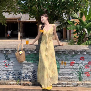 Vestido Maxi Amarillo Floral con Cuello en V, Cintura Natural, Largo Medio, Transpirable, Elegante, Ajustado, Sin Mangas, Estilo Vintage, Moda de Verano - Product Image 1