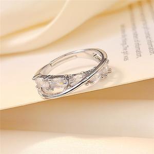 Anello a forma di croce, gioiello da donna alla moda per l'uso quotidiano - Product Image 3