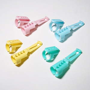 Finger Yarn Guide Plastic Knitting Tool Portable Yarn Weaver For DIY Sweater <b>Crafting</b> <b>Light</b> Blue Pink Yellow Green - Product Image 1
