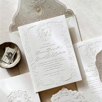 Maßgefertigtes Luxus-Einladungsset mit Karten & Umschlägen auf 600g Kunstdruckpapier Geprägt & Tiefgeprägt für Schloss-Villa-Hochzeit