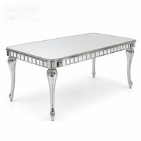 Table à manger moderne en verre transparent avec piétement élégant en acier inoxydable argenté pour la restauration événementielle et l'usage commercial