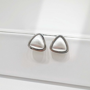 wholesale plata 925 sterling <b>silver</b> 18K Gold Plated <b>Huggie</b> Earring Romantic teacher handmade wedding Freshwater Pearl earrings - Product Image 5