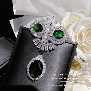 Broche Antigo de Cobre Banhado a Ouro 18K com Gema de Esmeralda, Alfinete de Libélula, Laço Verde Malaquita, Calcedônia e Zircônia para Festa, Aniversário Feminino - Product Image 4