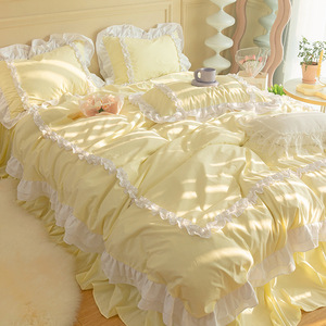 Set di Biancheria da Letto di Alta Qualità Stile Principessa, 4 Pezzi con Copriletto in Pizzo, Copripiumino Impermeabile in Cotone Lavato per Camera da Letto - Product Image 1