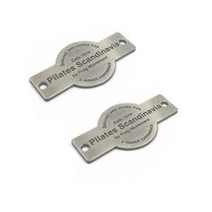 ป้ายโลโก้โลหะคุณภาพสูงแบบกำหนดเอง ป้ายโลหะติดแบรนด์ ป้ายแบรนด์สำหรับตกแต่งกระเป๋าถือ - Product Image 6