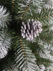 Árbol de Navidad Artificial de Cedro de Alta Calidad y Ecológico de 7 Pies con Copos de Nieve, Piñas y sin Luces para Decoración Interior - Product Image 6